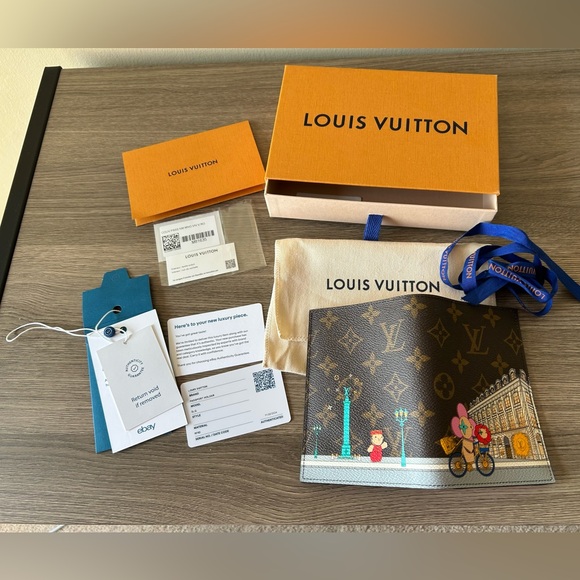 Louis Vuitton Monogram Wallet & Passport Holder LTD ED Vivienne Animation- Paris - Picture 6 of 17